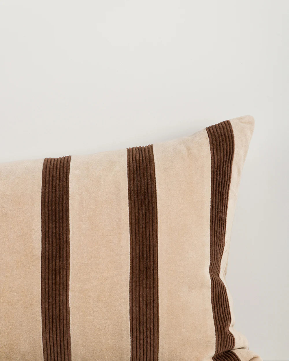 Baya Huxley Lodge Cushion - Natural/Chocolate