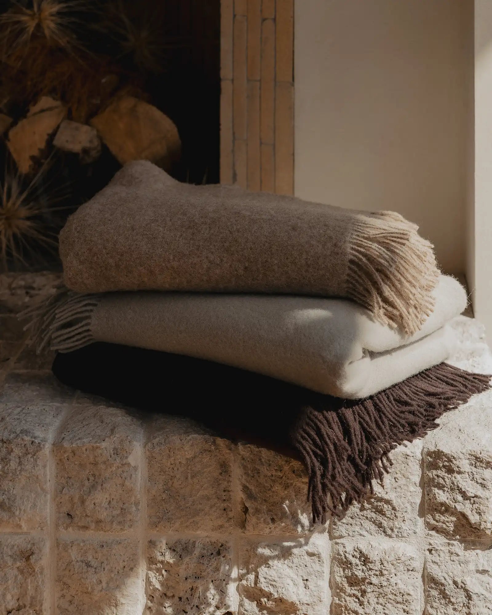 Weave Nevis Throw - Blackberry