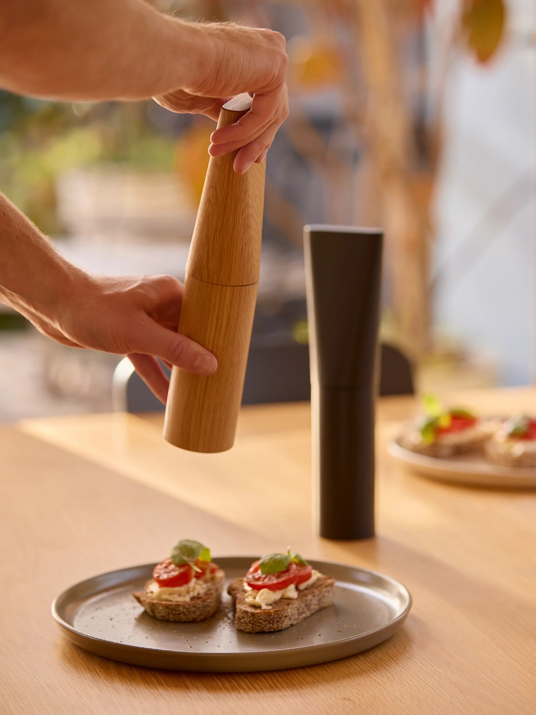 Citta Pinch Salt & Pepper Mill Set - Oak & Black