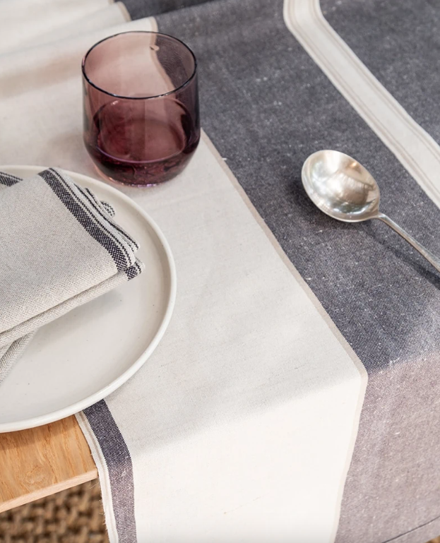 Mungo Lisburn Linen Table Runner / 62cm x 350cm - Navy